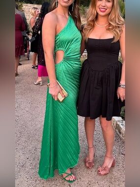 Elegant One-Shoulder Cutout Pleated Evening Gown in Emerald Green